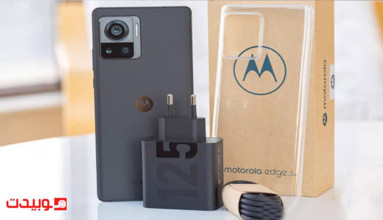 محتويات علبة جوال Motorola Edge 30 Ultra